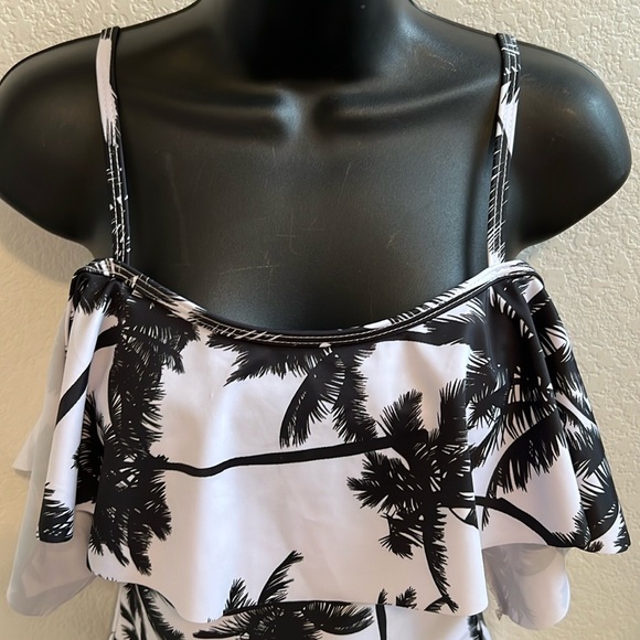 Bikini - Picture 3 of 5